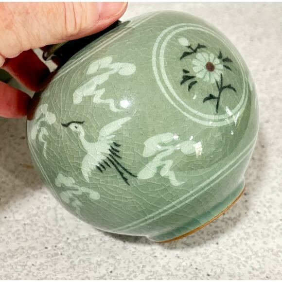 Two green celadon bud vases Asian cranes clouds & flowers hallmarked vintage - Picture 10 of 12